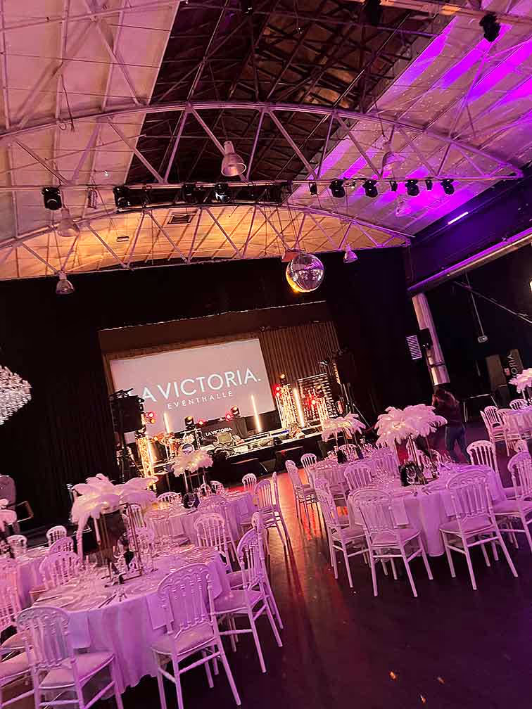 Bühnentechnik und Lichttechnik in einer Eventhalle in Marl Bühnentechnik und Lichttechnik in einer Eventhalle in Marl